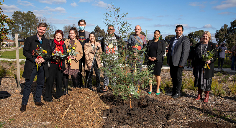 Dignitaries from Moreland Council at smoking ceremony 